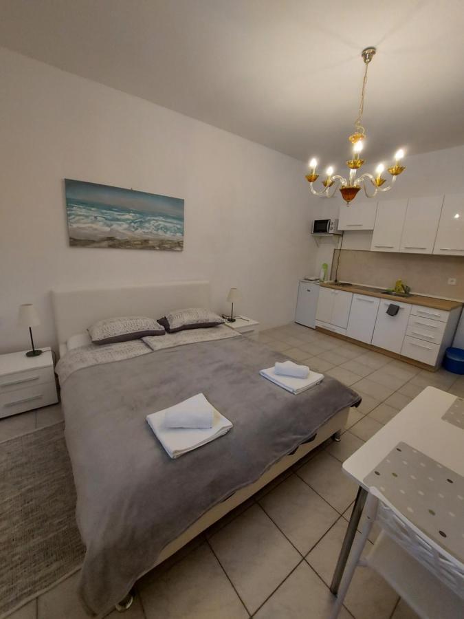 Studio Apartments Ana & Mia Vis Extérieur photo